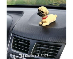 Собака на панель авто, код 6778349
